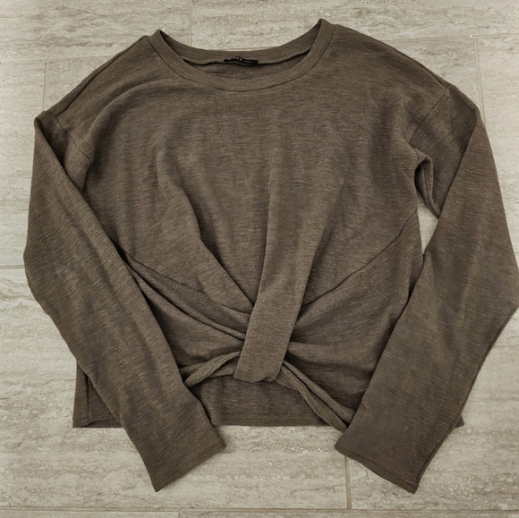 Very J Women's Long Sleeve Tan Colored Waist Length Top - sz small - Picture 1 of 3